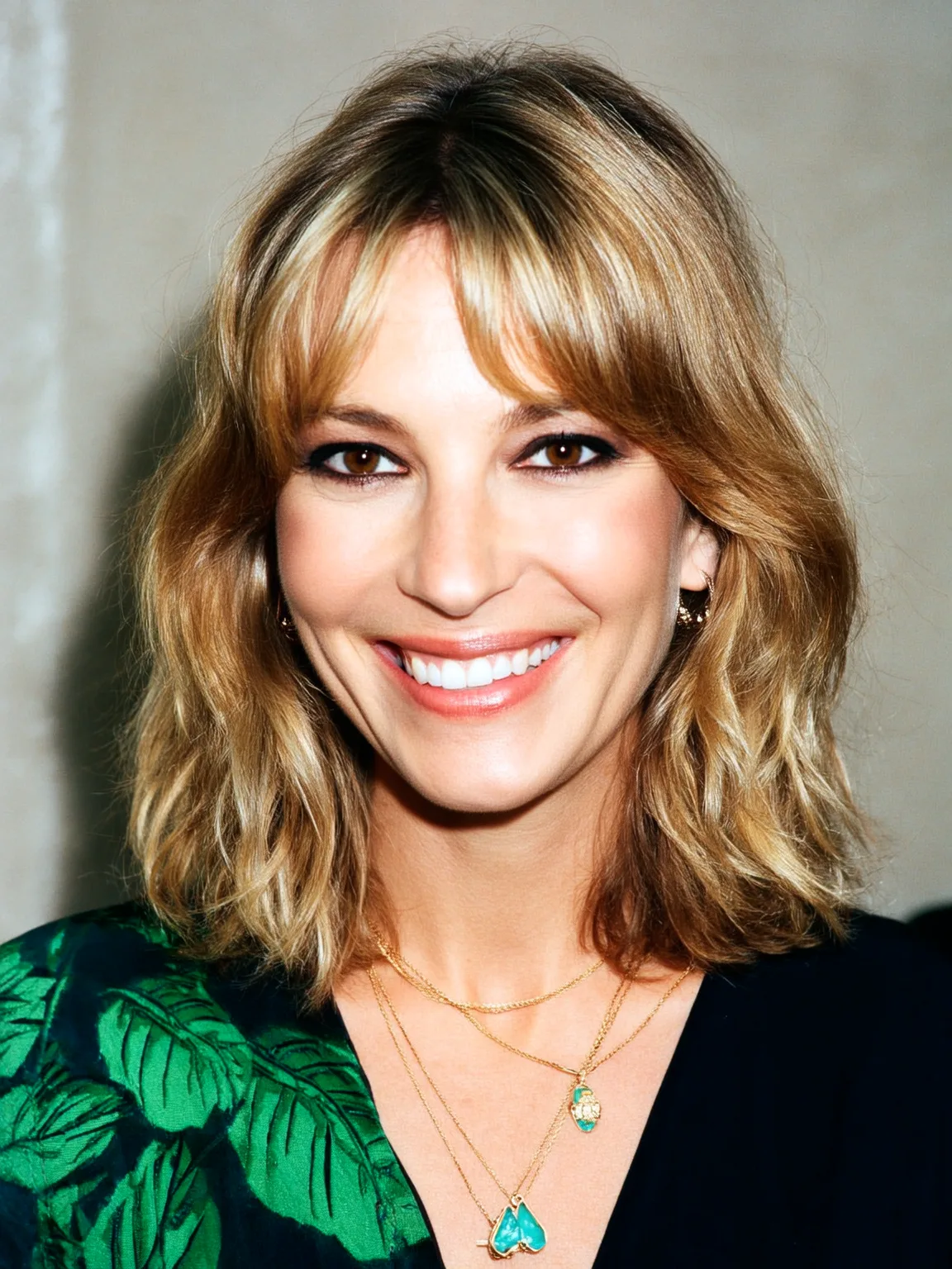 Sandy Blonde Wavy Lob with Subtle Highlights