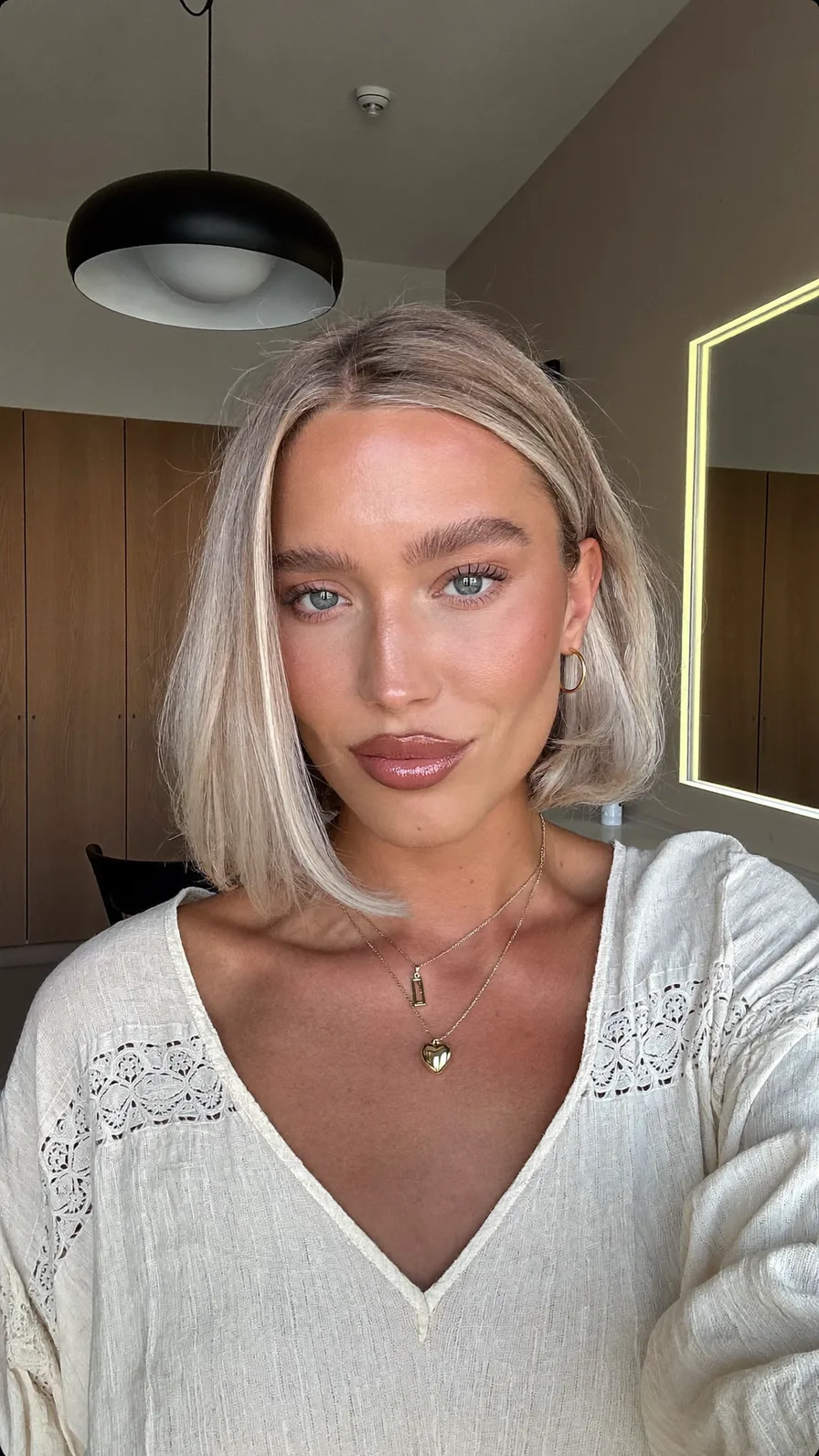Chic Chin-Length Blonde Lob with Side-Swept Bangs