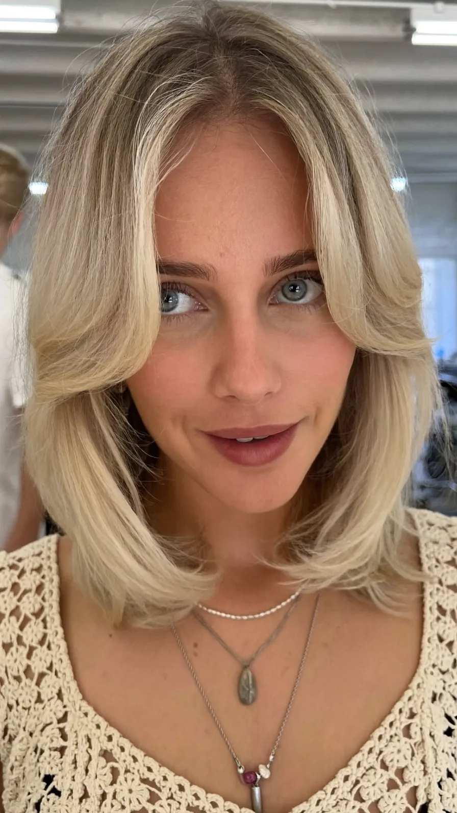 Elegant Shoulder-Length Layered Hair with Soft Curtain Bangs