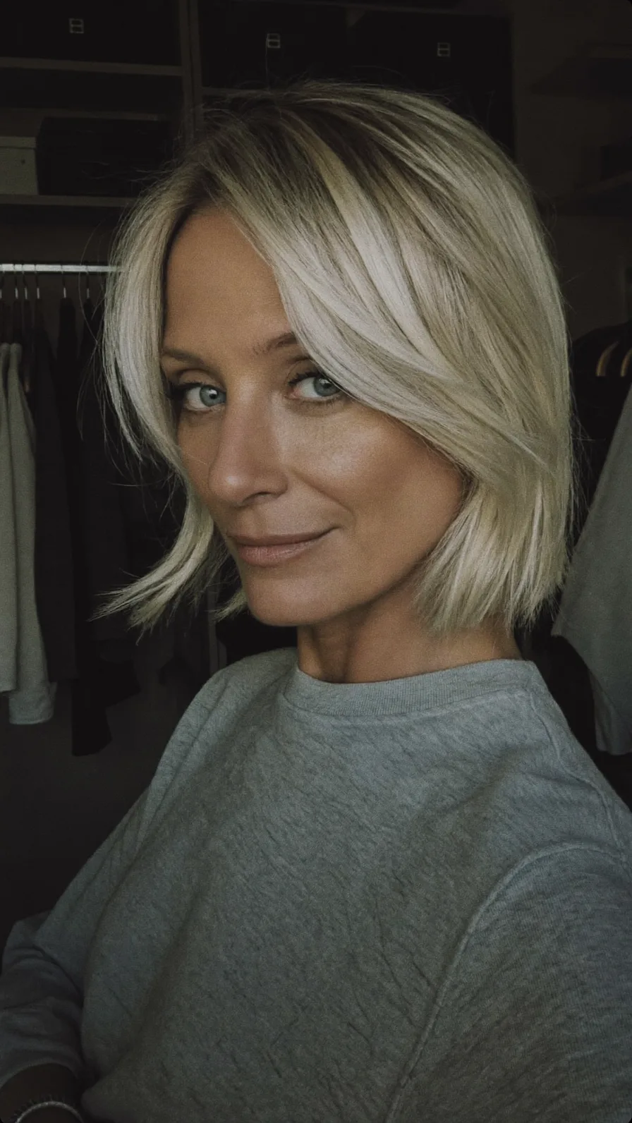 Chic Cool Ash Blonde Lob with Flowing Curtain Bangs