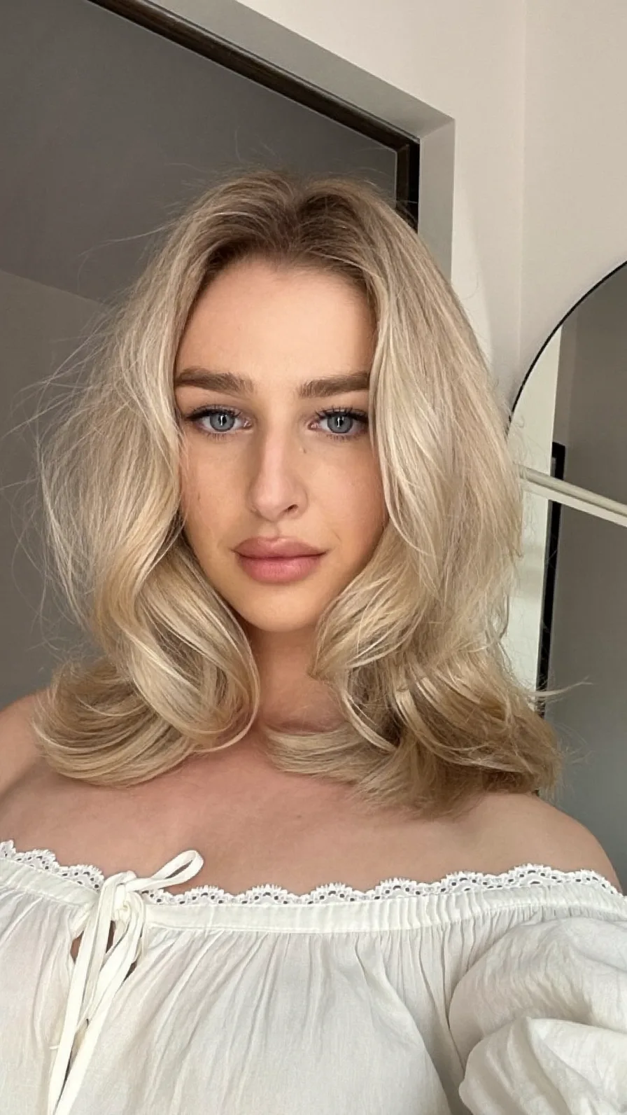 Voluminous Shoulder-Length Ash Blonde Long Layered Hairstyle