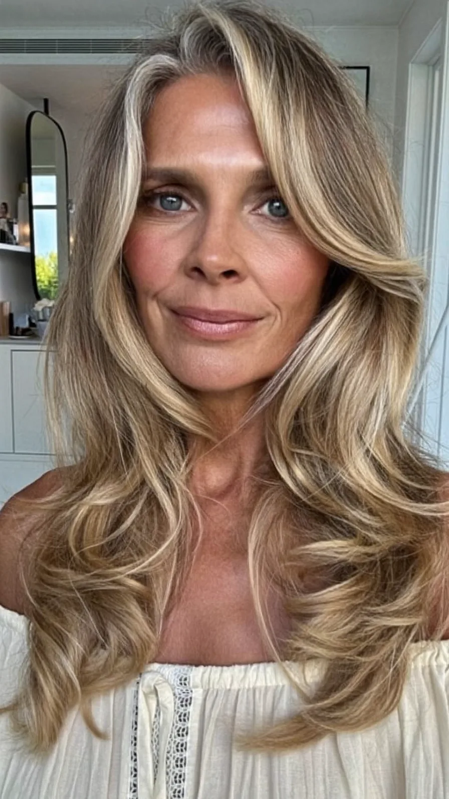 Elegant Voluminous Long Layers with Honey Blonde Balayage