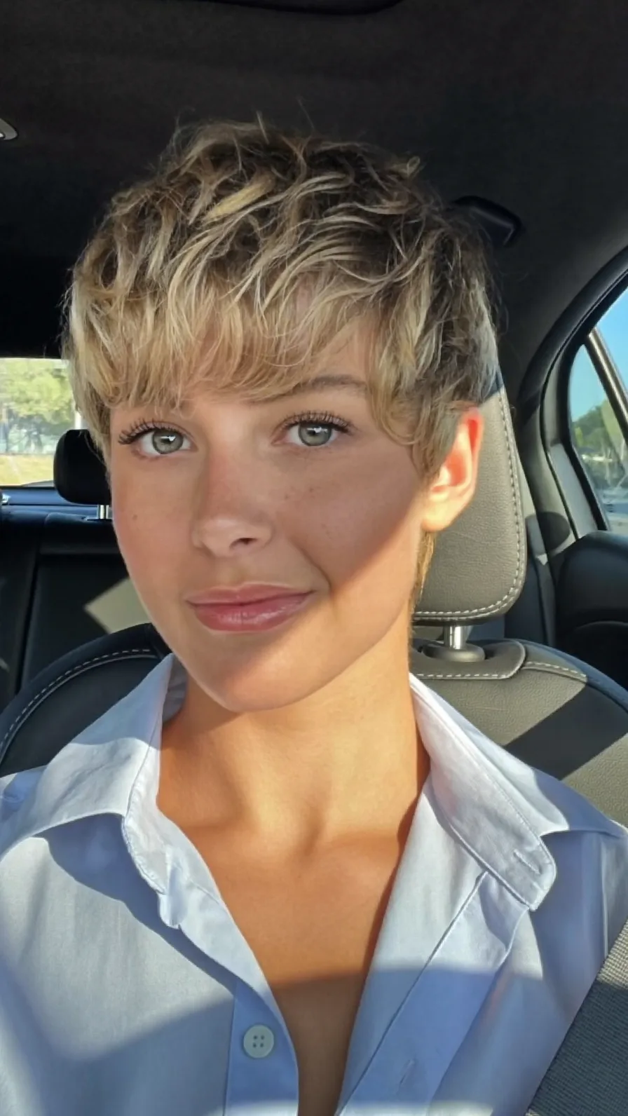 Modern Textured Pixie Cut with Side-Swept Ash Blonde Highlights