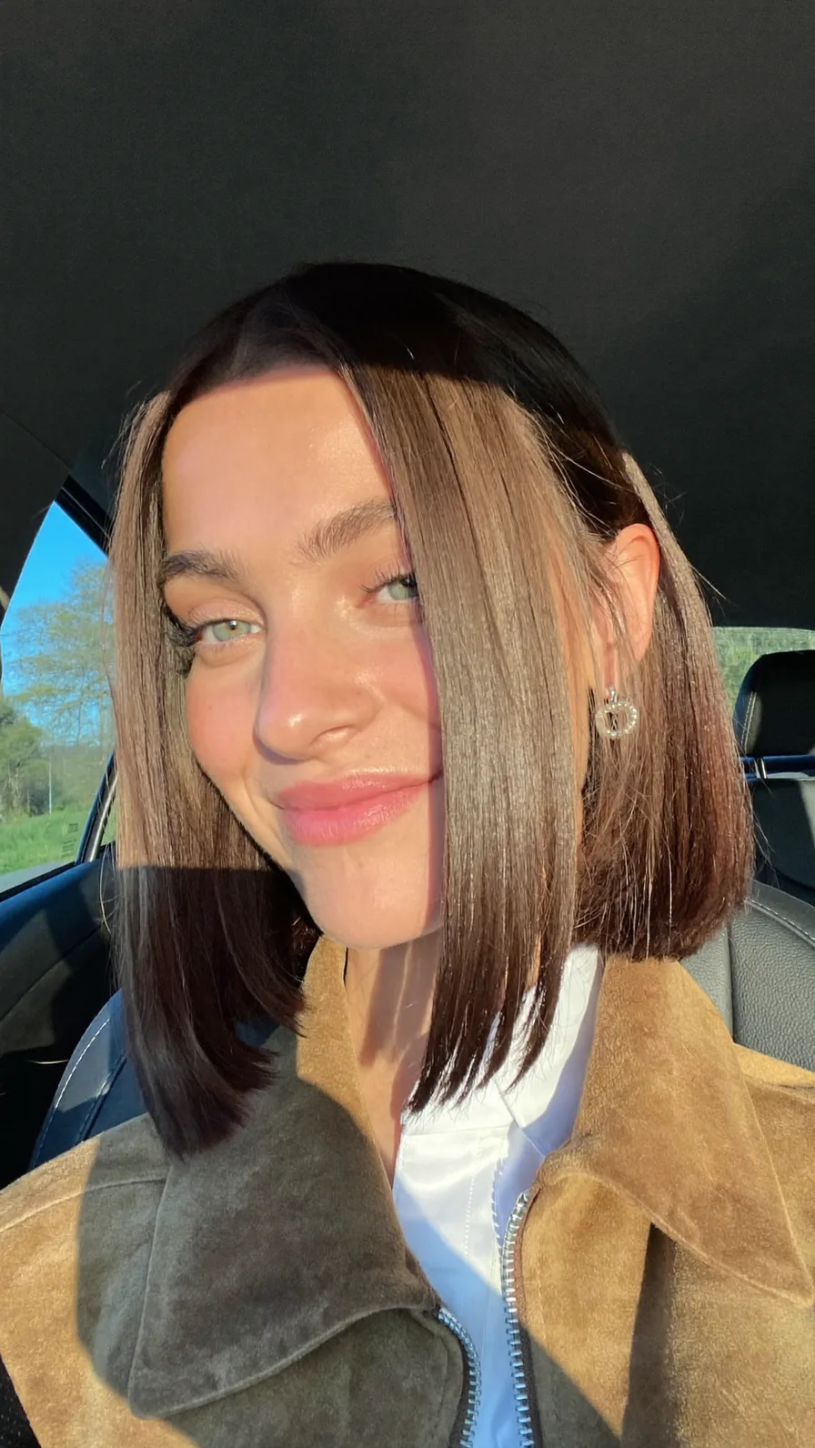 Chic Straight Blunt Bob with Center Part for Oval Faces
