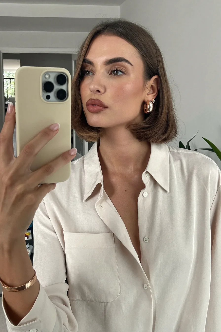 Chic Chin-Length Bob with Flicked Ends and Side Part