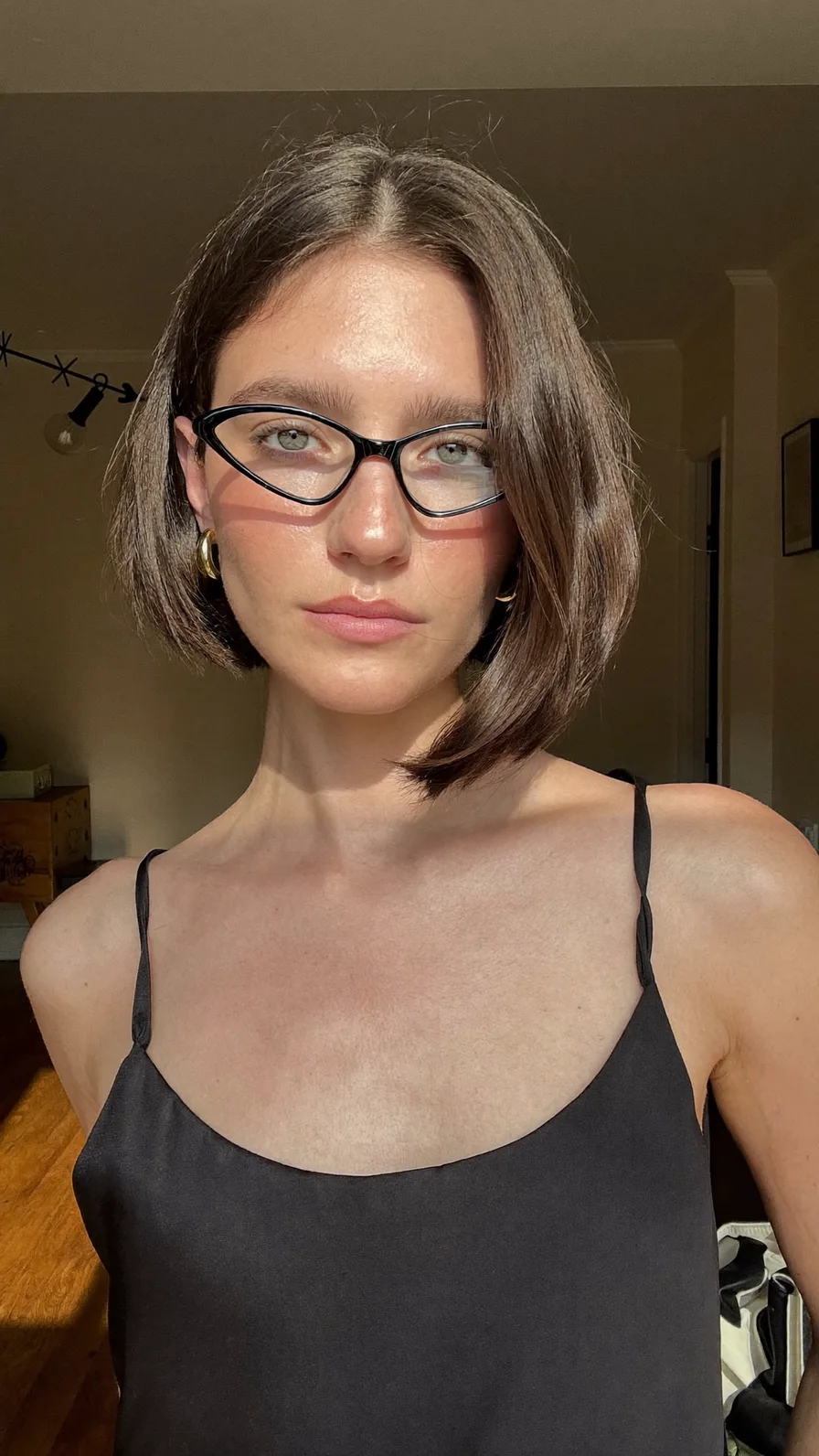 Classic Chin-Length Blunt Bob with Subtle Side-Swept Bangs