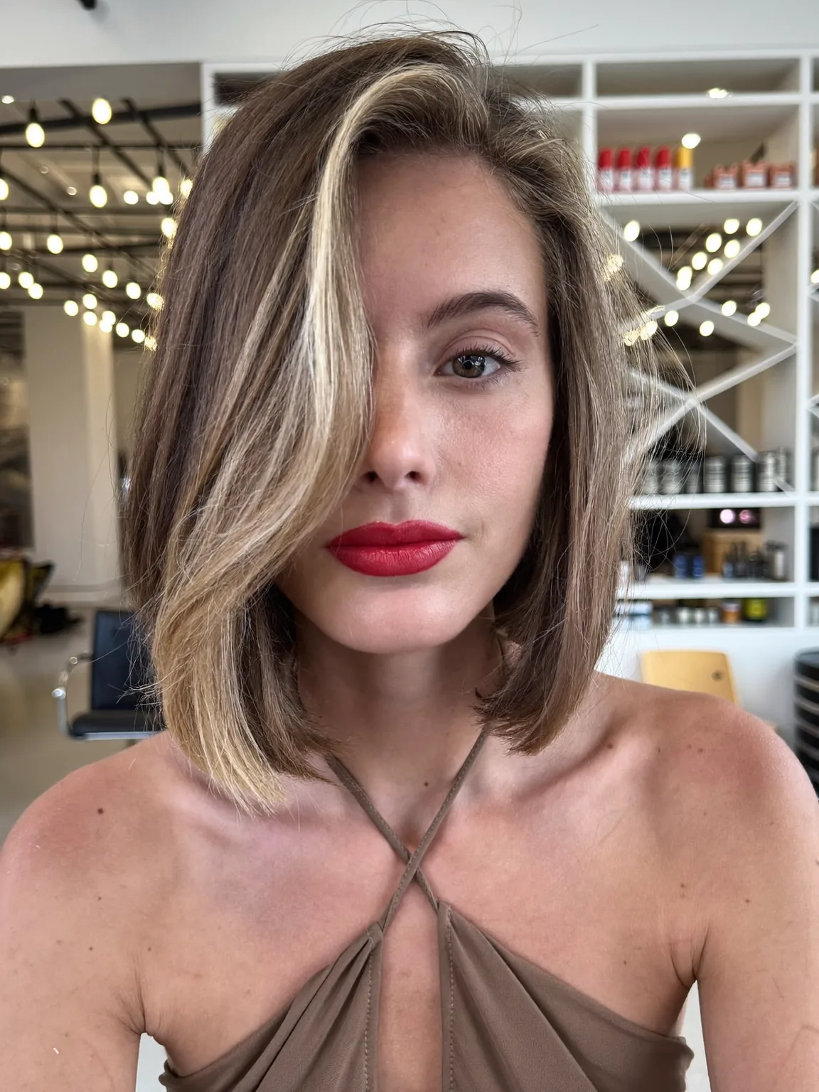 Chin-Length Ash Bronde Lob with Blonde Highlights