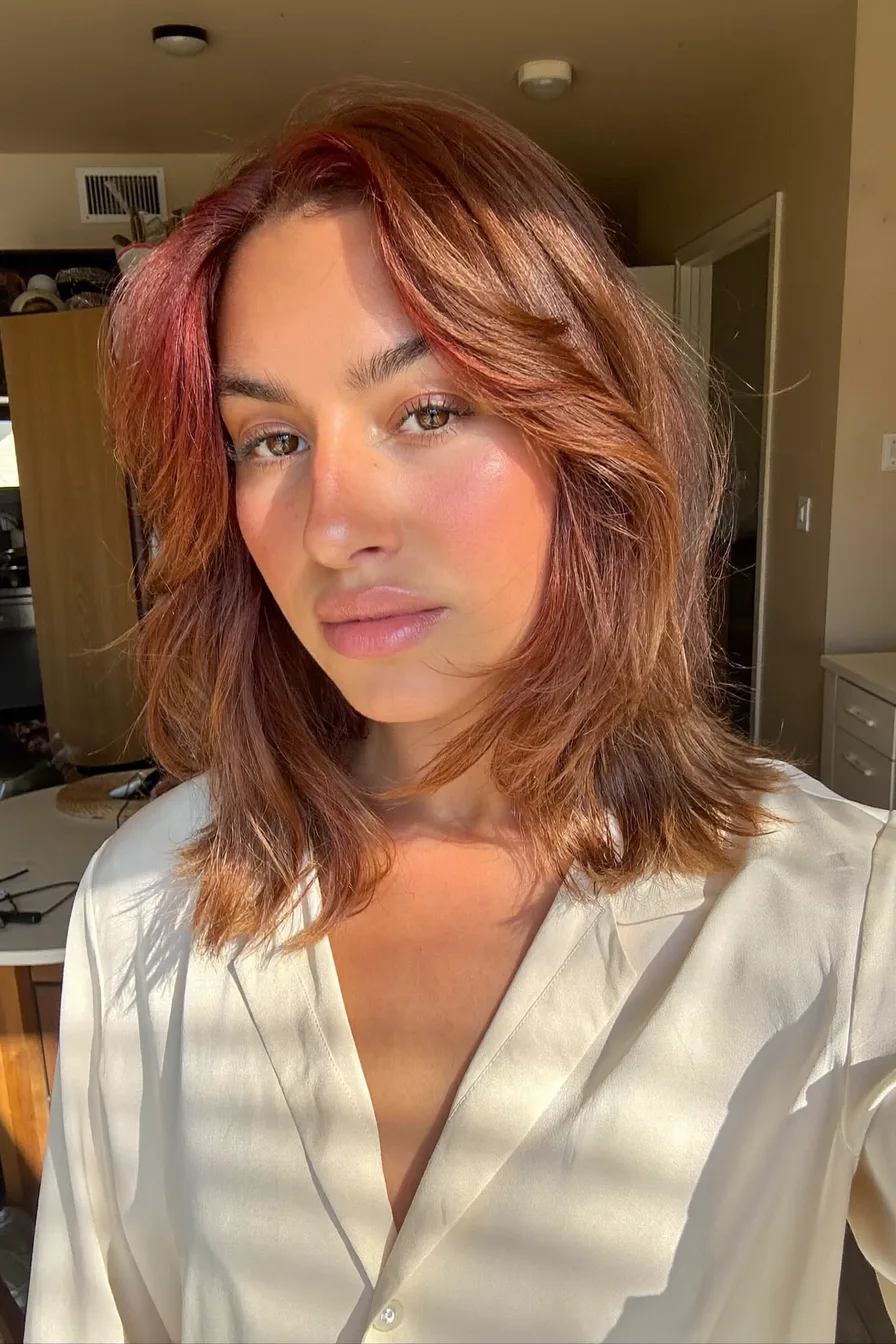 Soft Shoulder-Length Long Layers with Warm Balayage Highlights