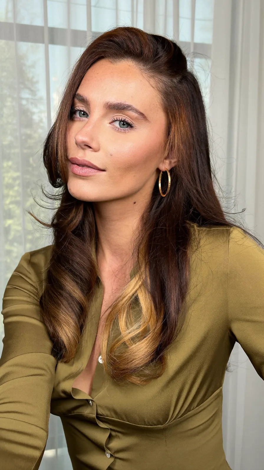 Long Layered Wavy Hair with Honey Blonde Balayage Highlights