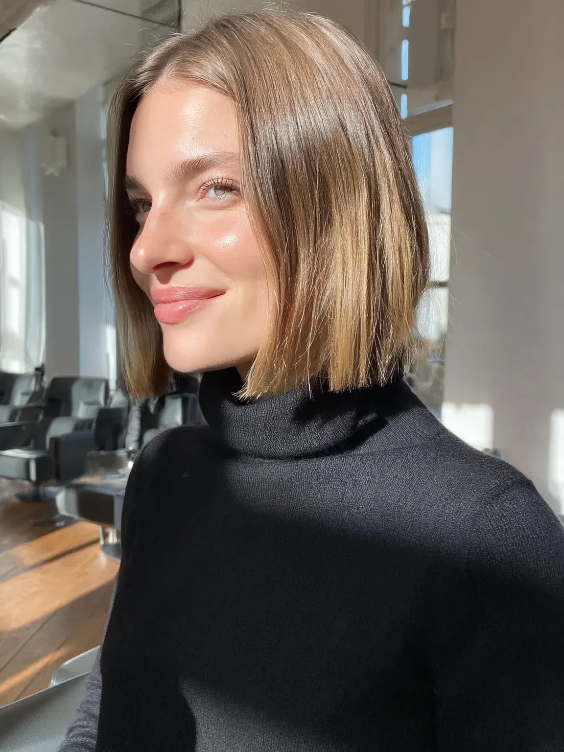 Chic Chin-Length Blunt Bob with Honey Blonde Balayage