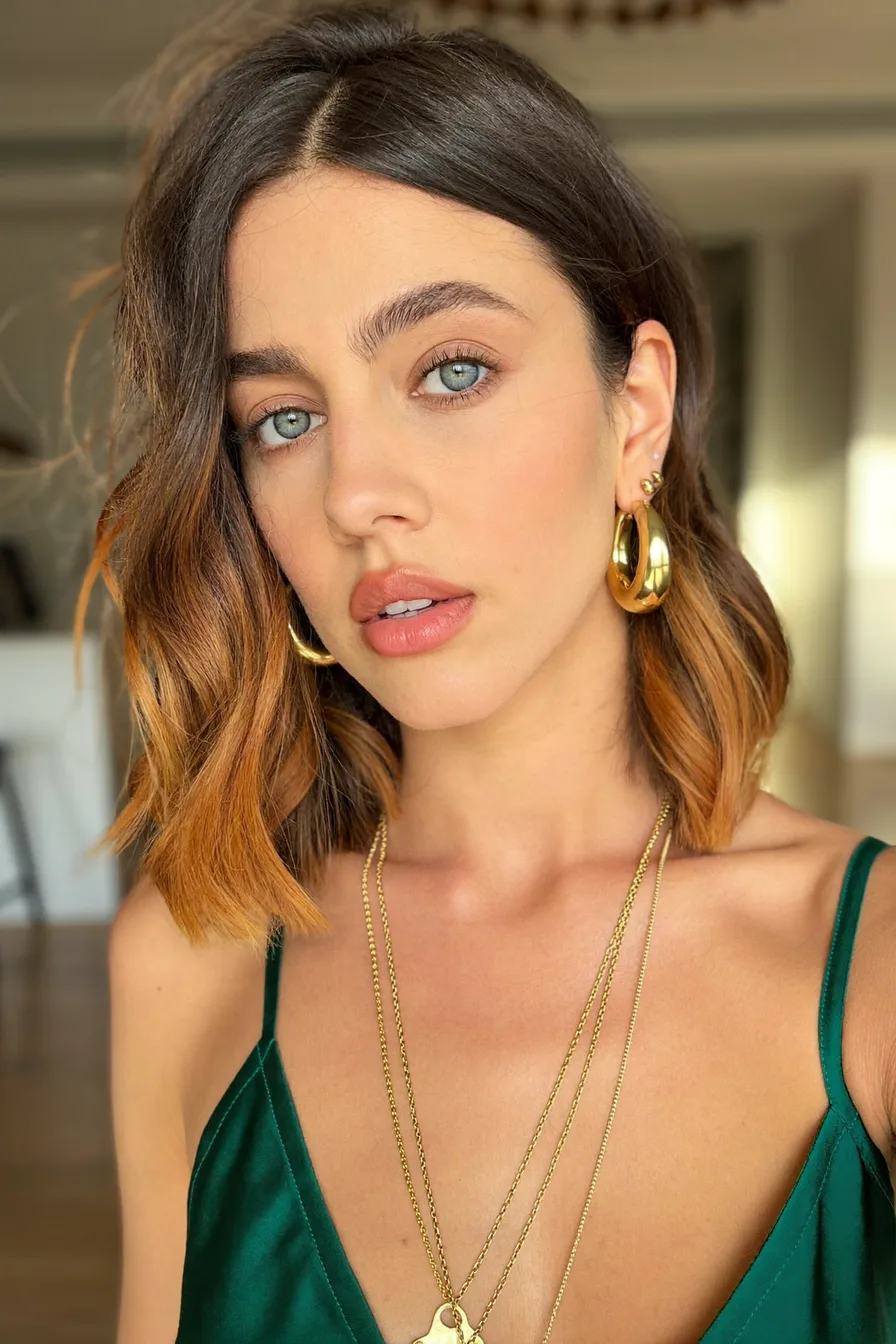 Soft Wave Balayage Brunette Bob with Face-Framing Highlights