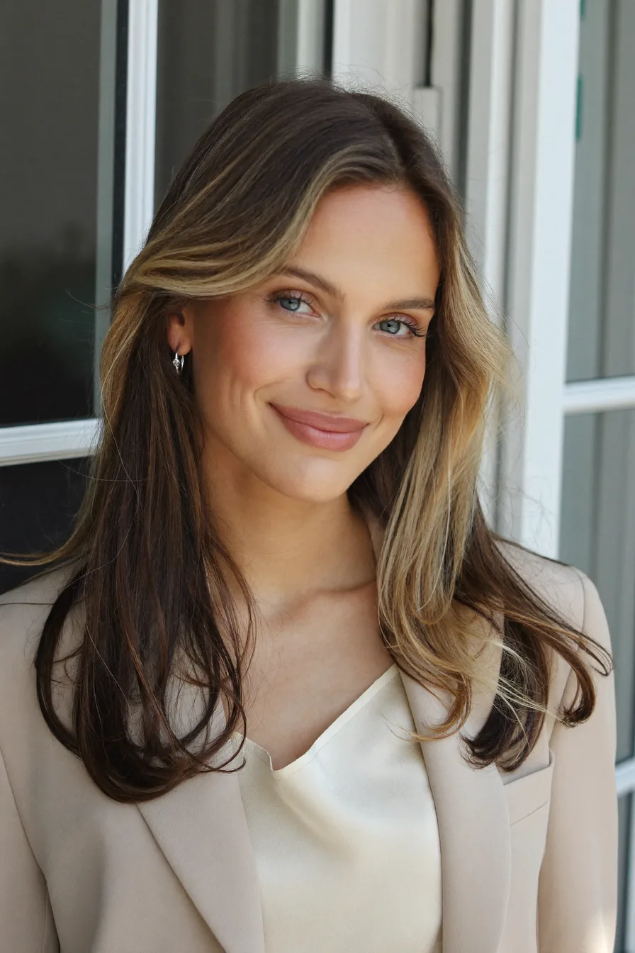 Chic Face-Framing Balayage Brunette with Soft Blonde Highlights