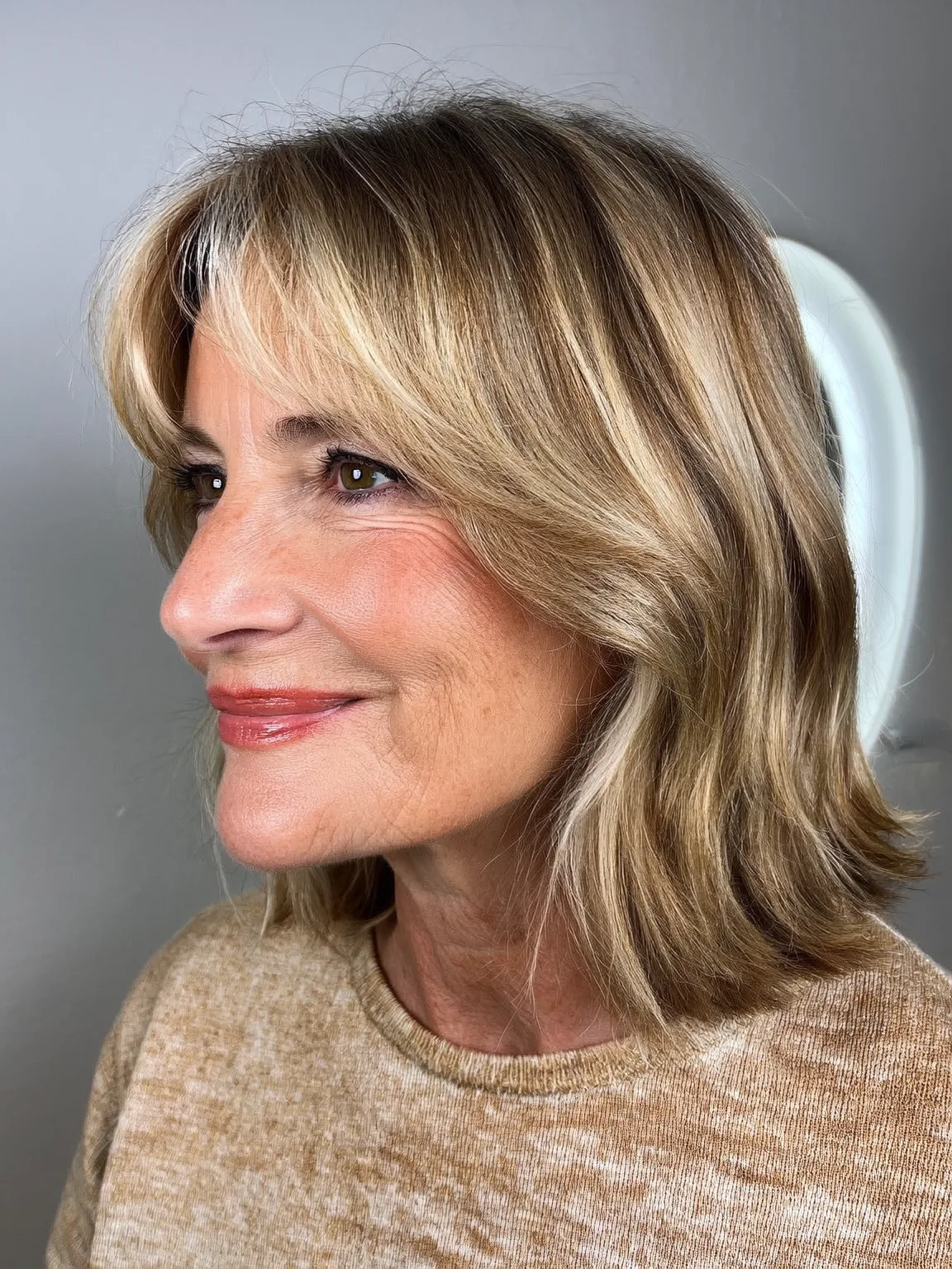 Shoulder-Length Lob with Honey Blonde Balayage
