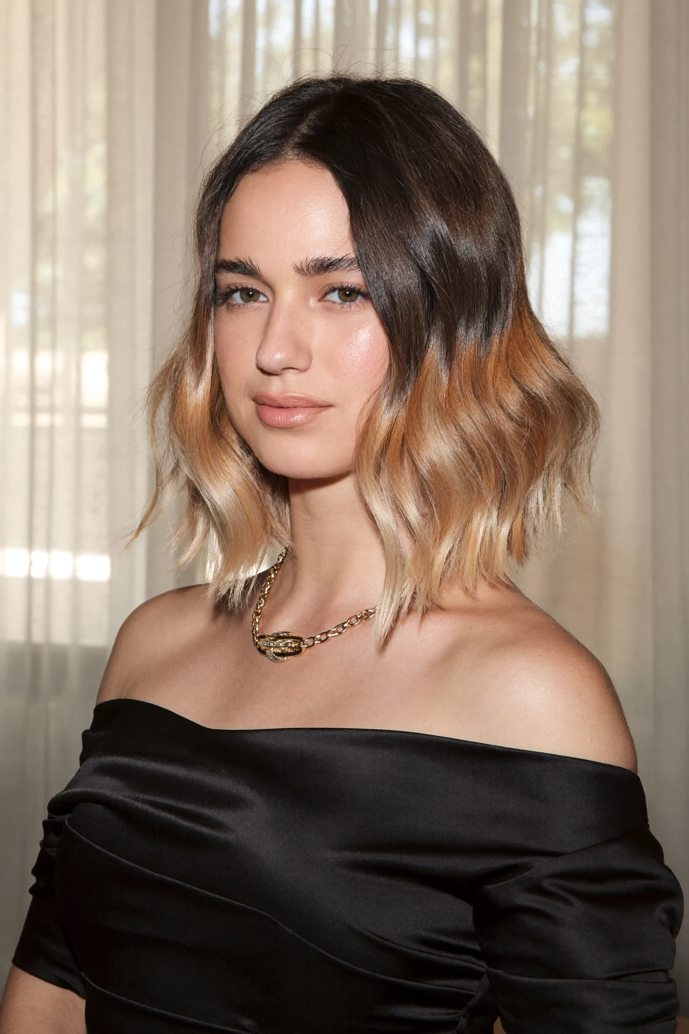 Shoulder-Length Lob with Dark Root Melt and Caramel Waves