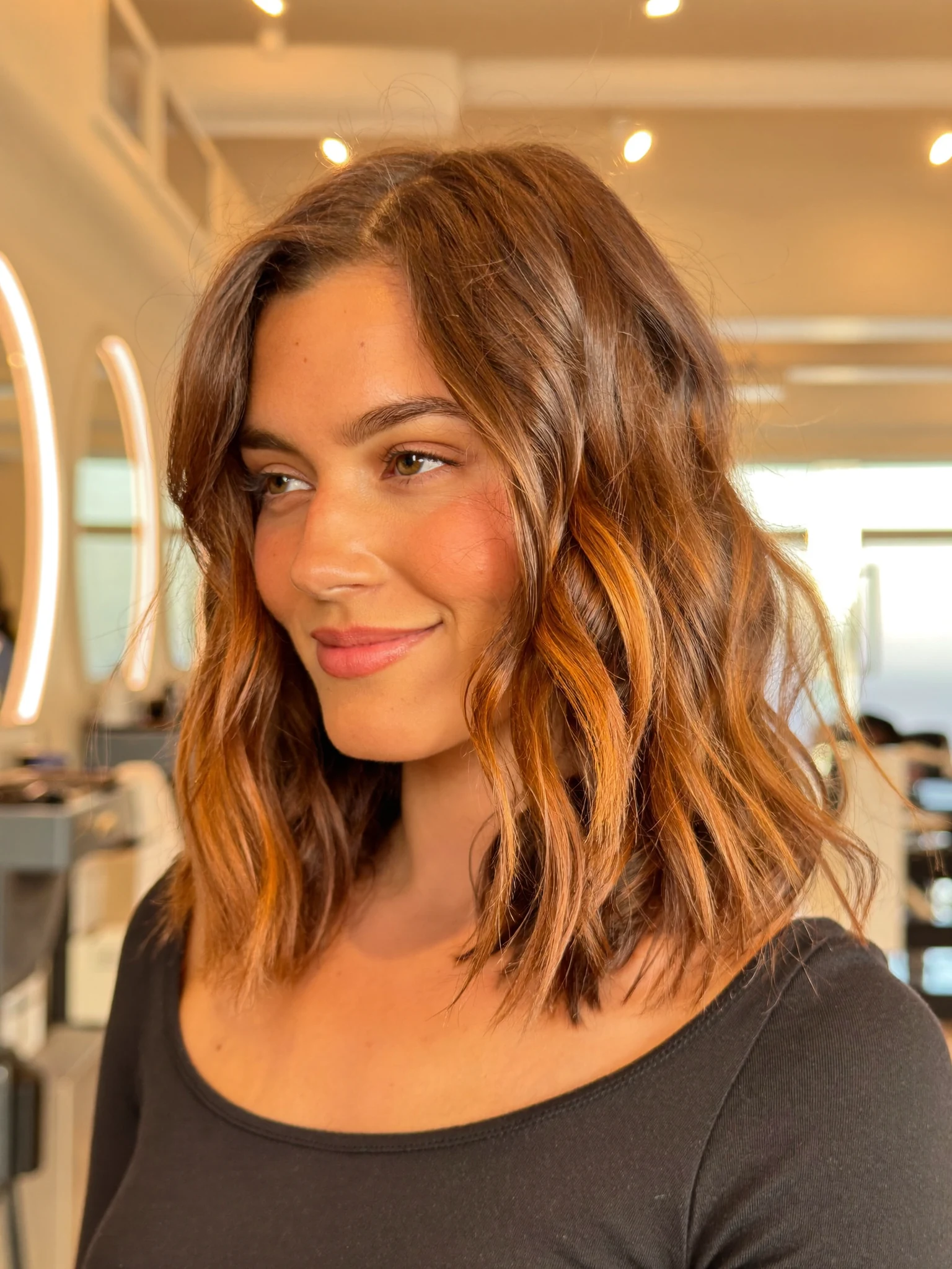Shoulder-Length Lob with Face-Framing Caramel Highlights
