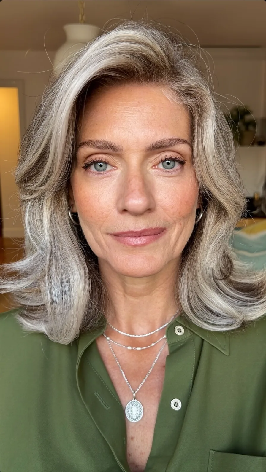 Voluminous Shoulder-Length Silver Hair with Long Layers