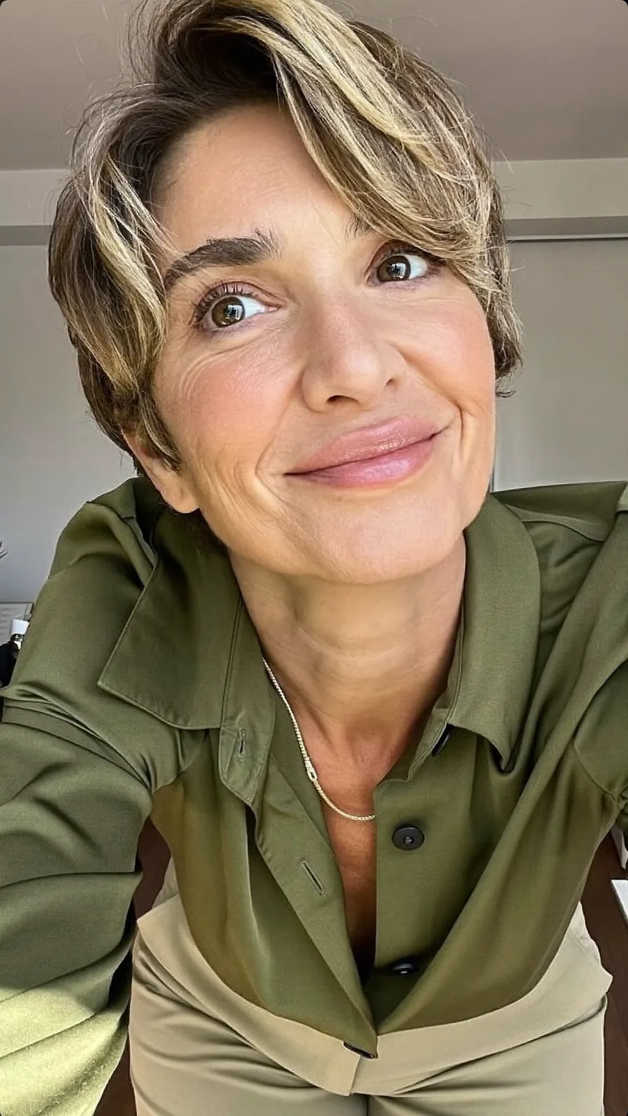 Short Layered Ash Blonde Cut with Side-Swept Highlights