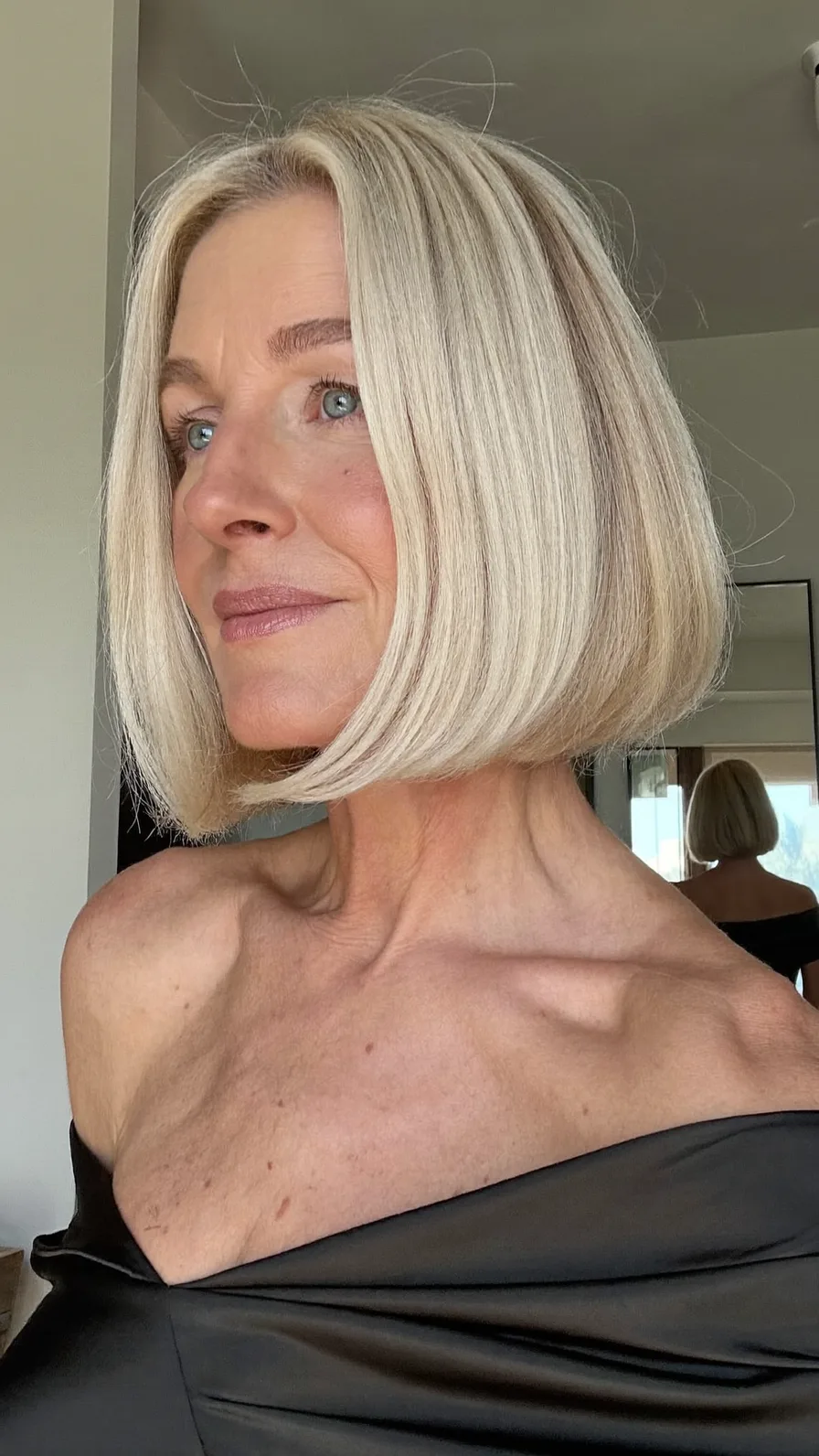 Sleek Classic Blunt Chin-Length Bob with Ash Blonde