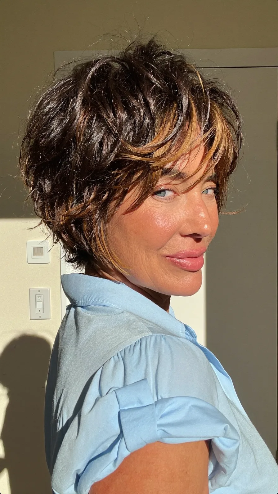 Voluminous Textured Short Layers with Honey Blonde Money Pieces
