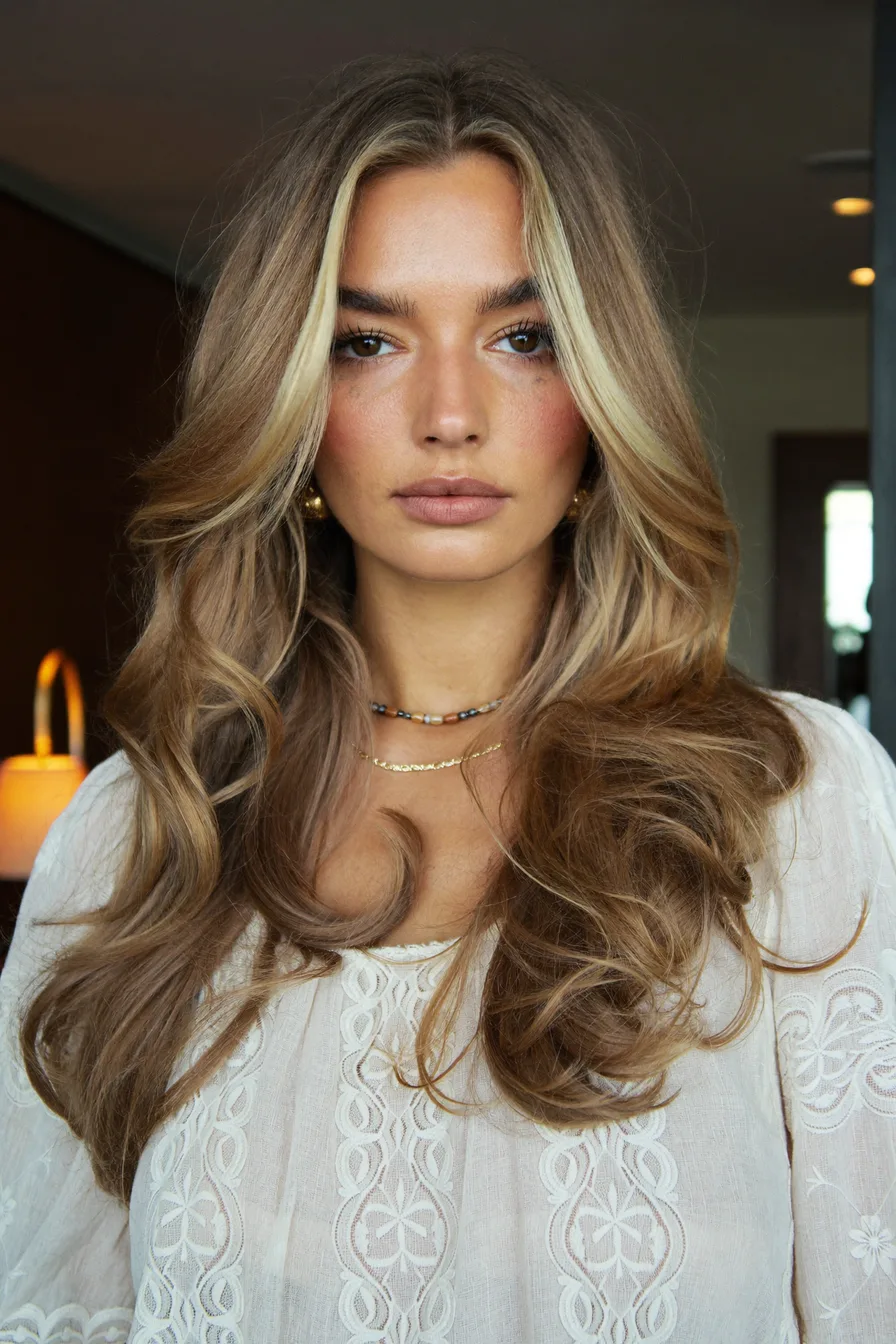 Soft Honey Blonde Wavy Long Layered Hair with Face-Framing Highlights