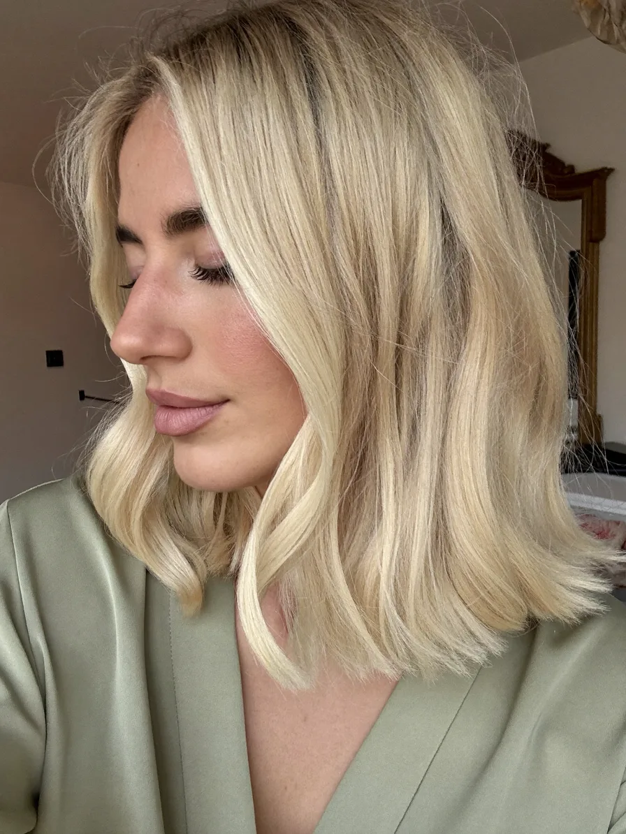 Modern Shoulder-Length Platinum Blonde Blunt Cut Waves