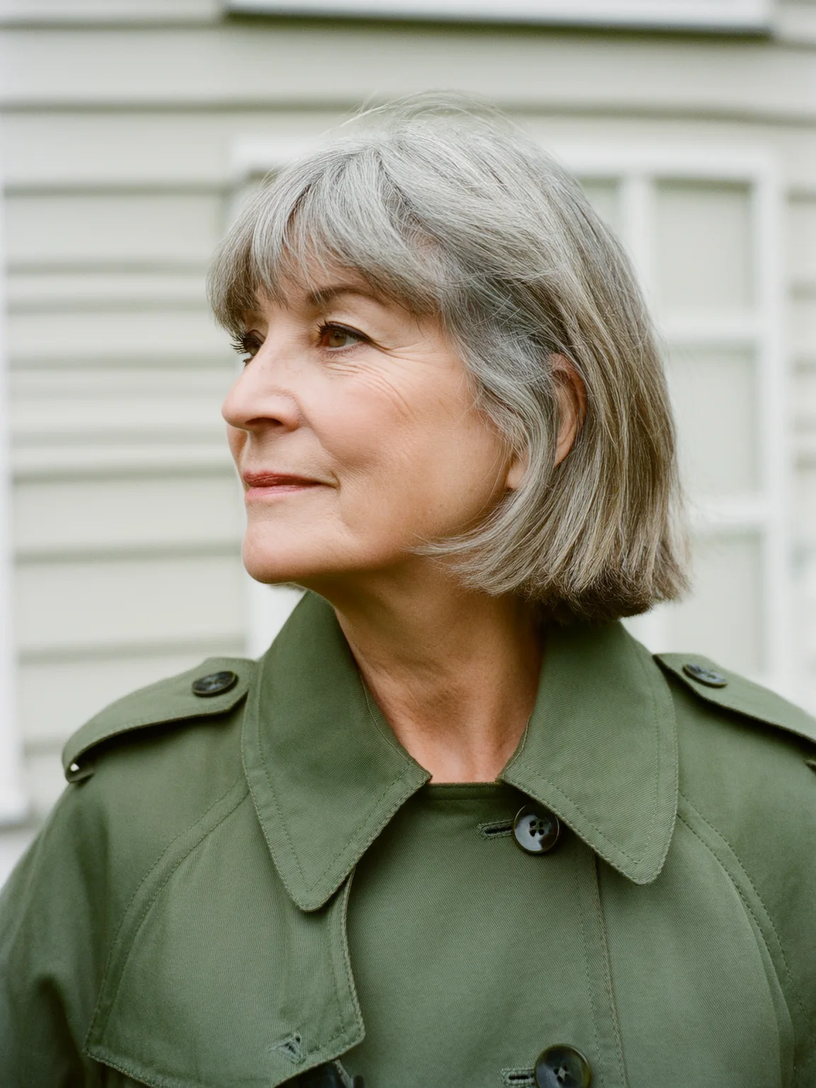Classic Blunt Bob in Sleek Silver Frost