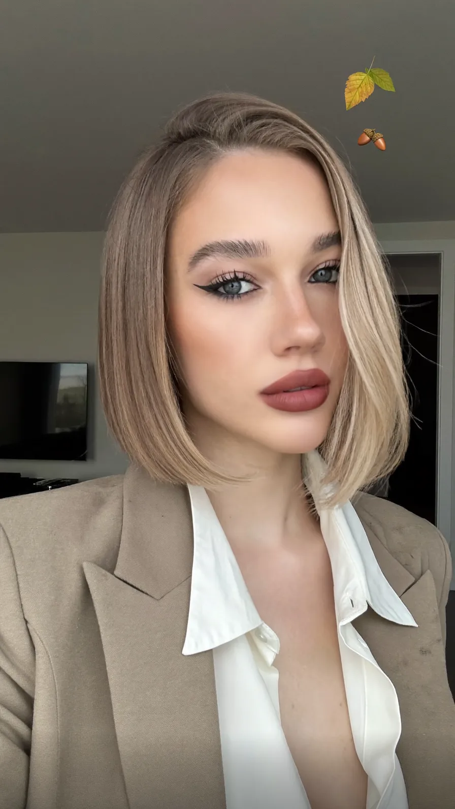Sleek Chin-Length Blunt Bob with Side Part Elegance