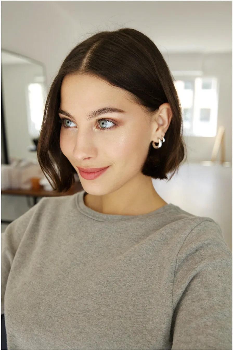 Chic Center-Parted Blunt Bob Without Bangs for Sleek Sophistication