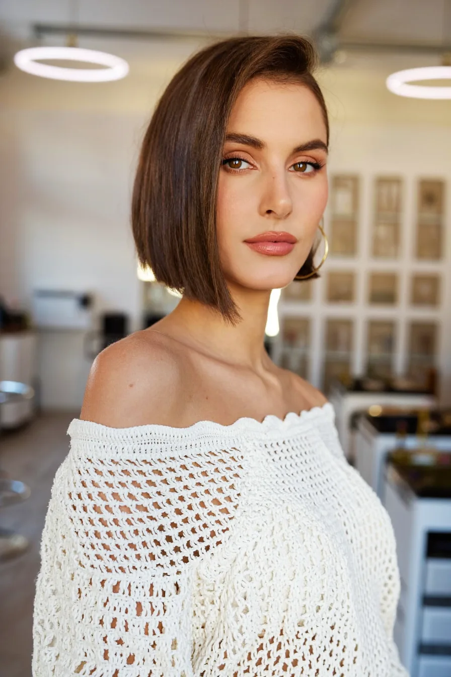 Sleek Side-Parted Blunt Bob Without Bangs for Modern Elegance