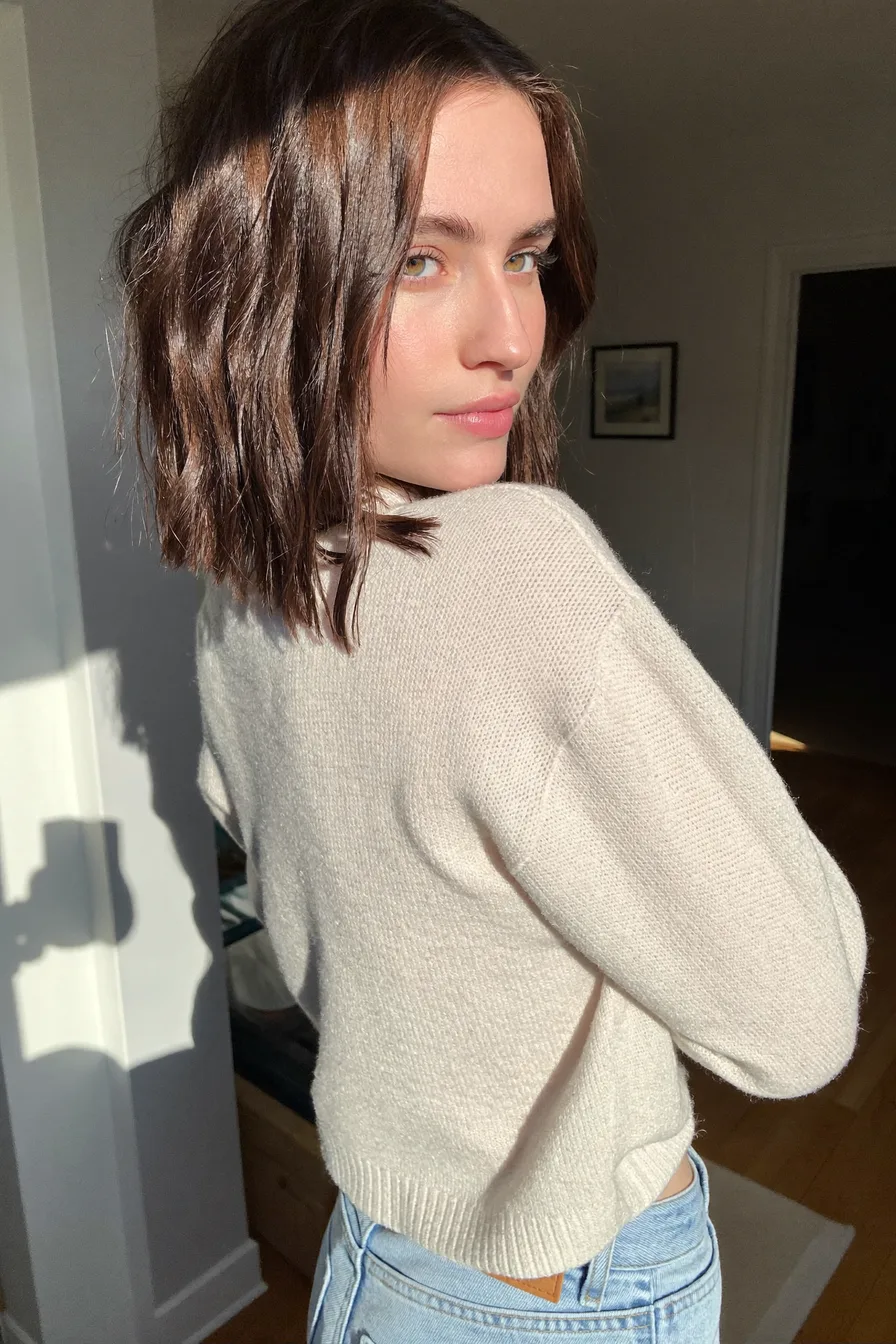 Chic Medium-Length Blunt Bob Without Bangs for Modern Elegance