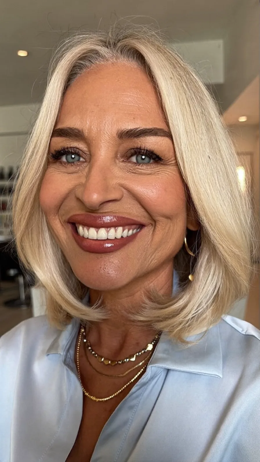 Classic platinum blonde lob with soft rounded ends