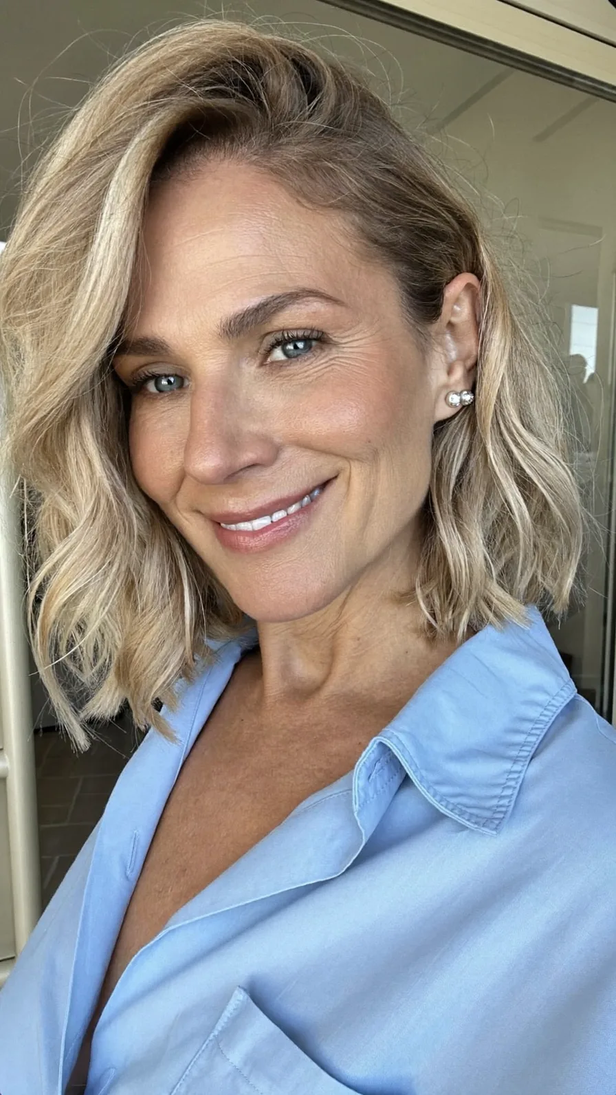 Textured Shoulder-Length Lob with Warm Blonde Lowlights