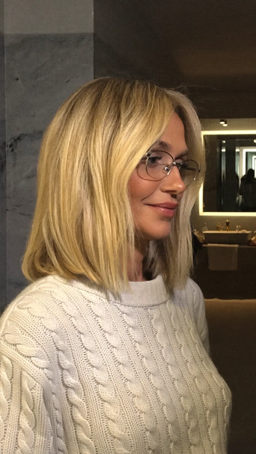 Classic Shoulder-Length Lob with Soft Curtain Bangs and Balayage