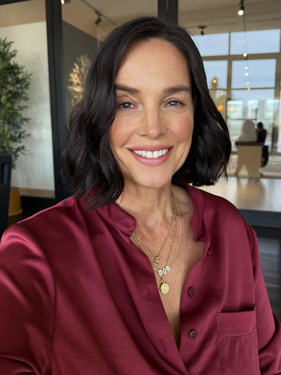 Elegant Chin-Length Wavy Lob with Side-Swept Bangs