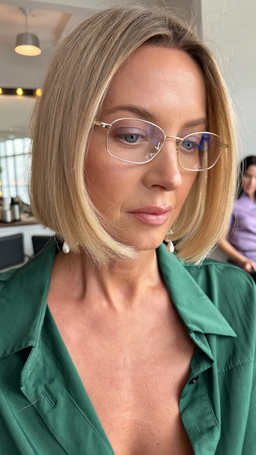 Chic Ash Blonde Blunt Bob with Center Parting and Highlights
