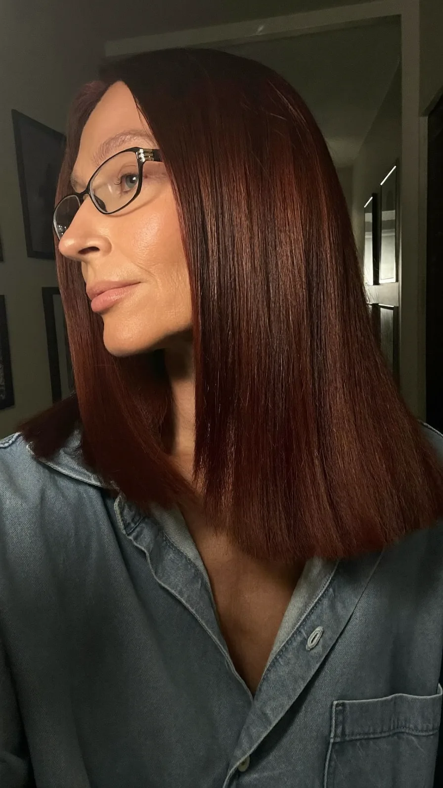 Sleek Shoulder-Length Blunt Bob with Center Part