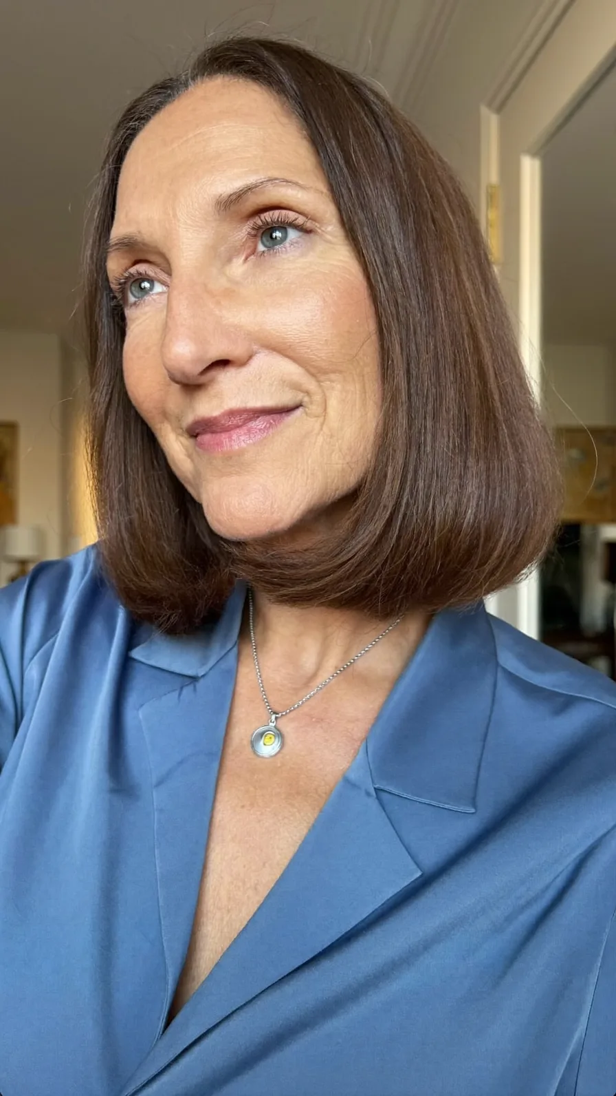 Chic Chin-Length Classic Blunt Bob with Side Part