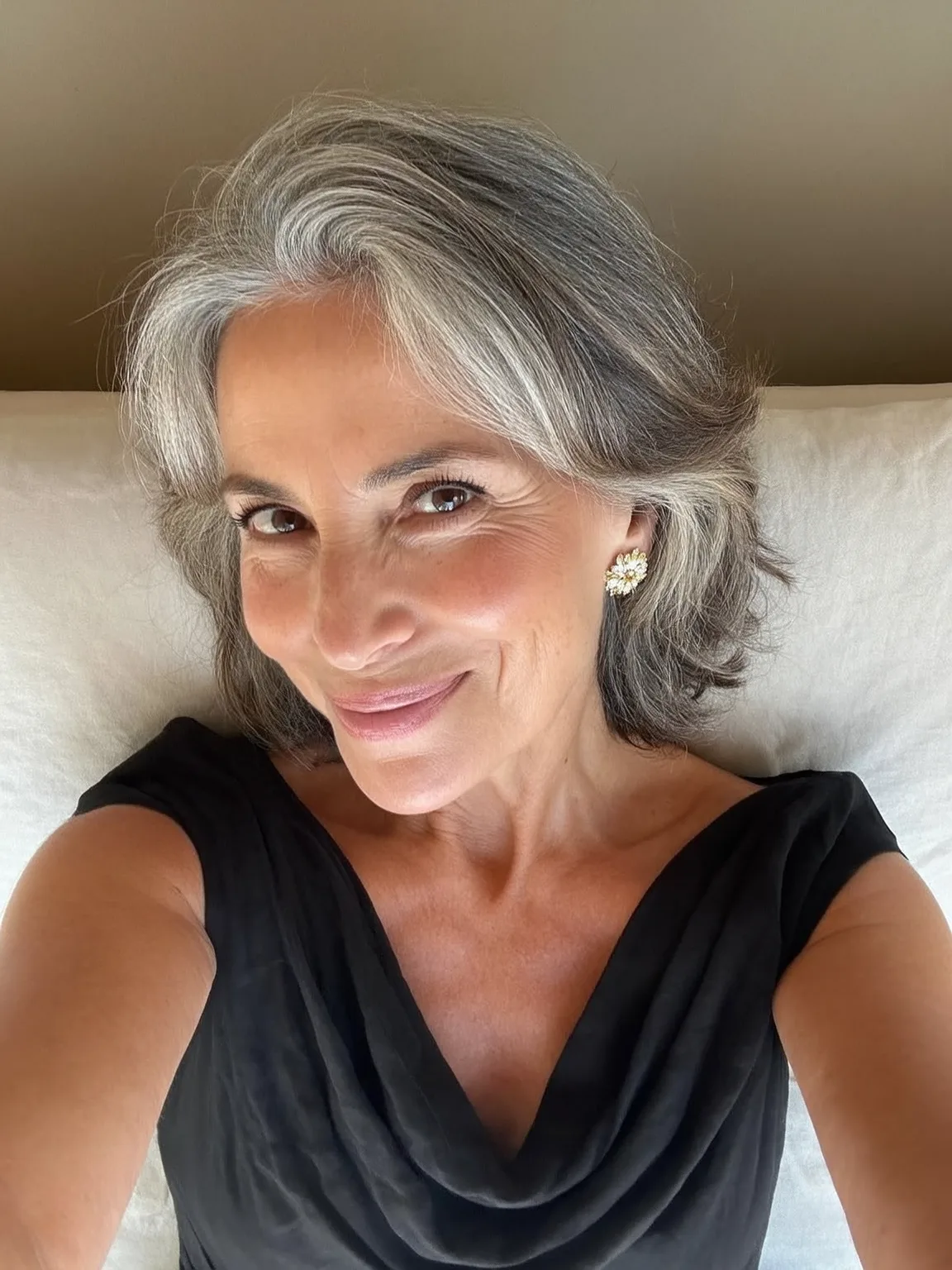 Silvery Frost Wavy Bob with Air-Dried Texture
