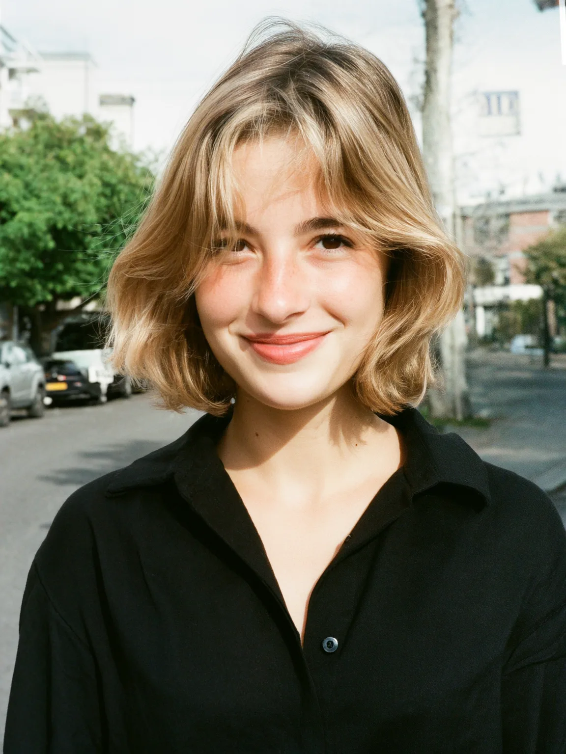 Air-Dried Wavy Sandy Blonde Bob with Curtain Bangs