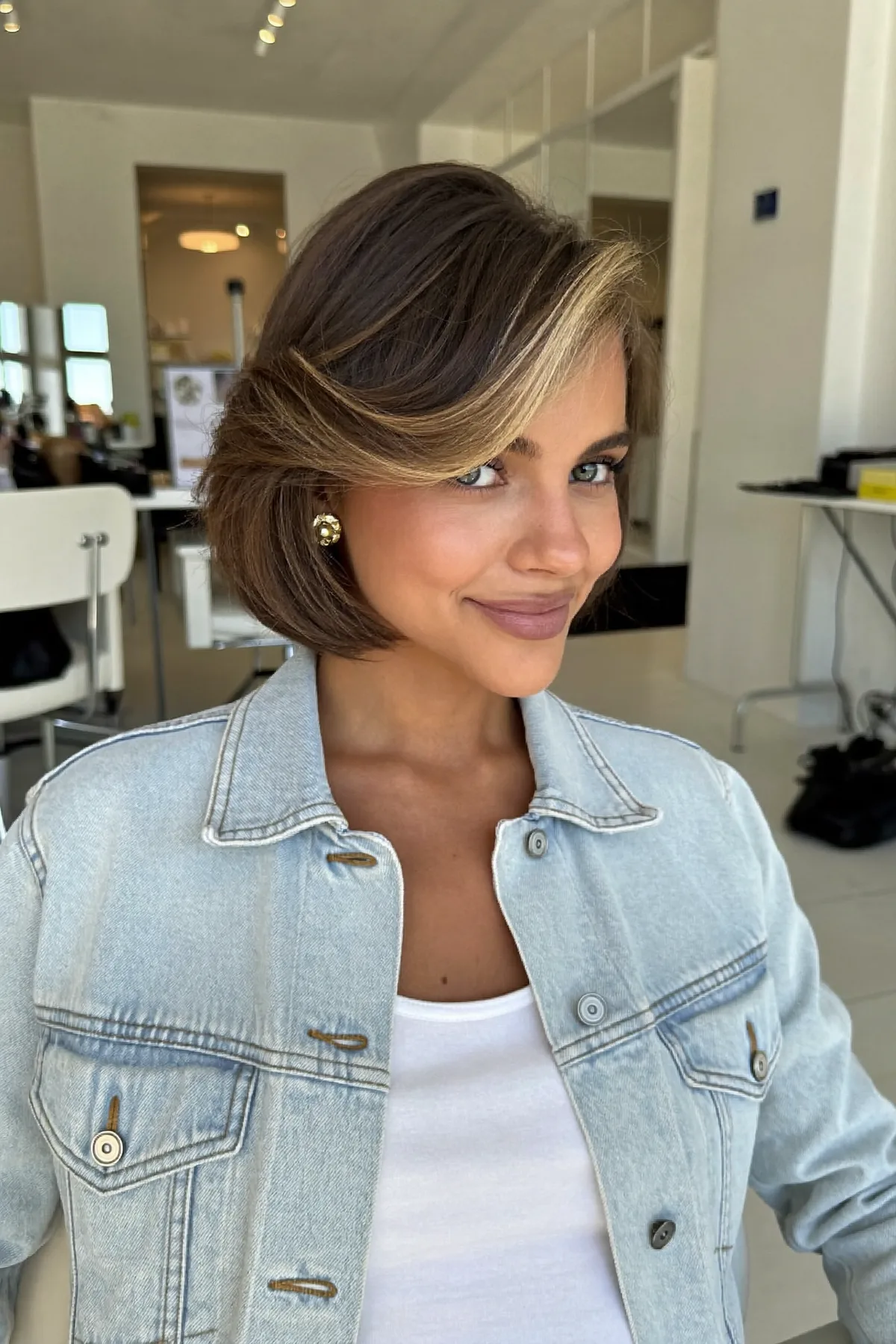 Chin-Length Natural Brunette Bob with Chunky Face-Framing Highlights