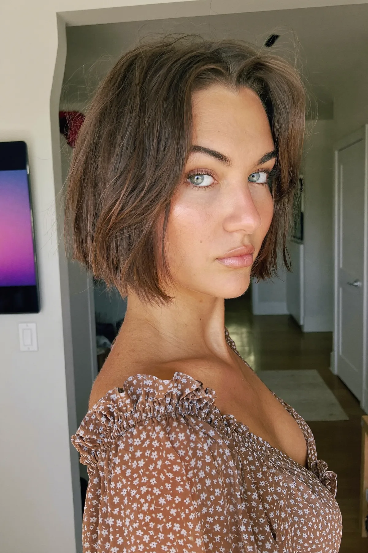Chic Natural Brunette Chin-Length Wavy Bob for Effortless Style