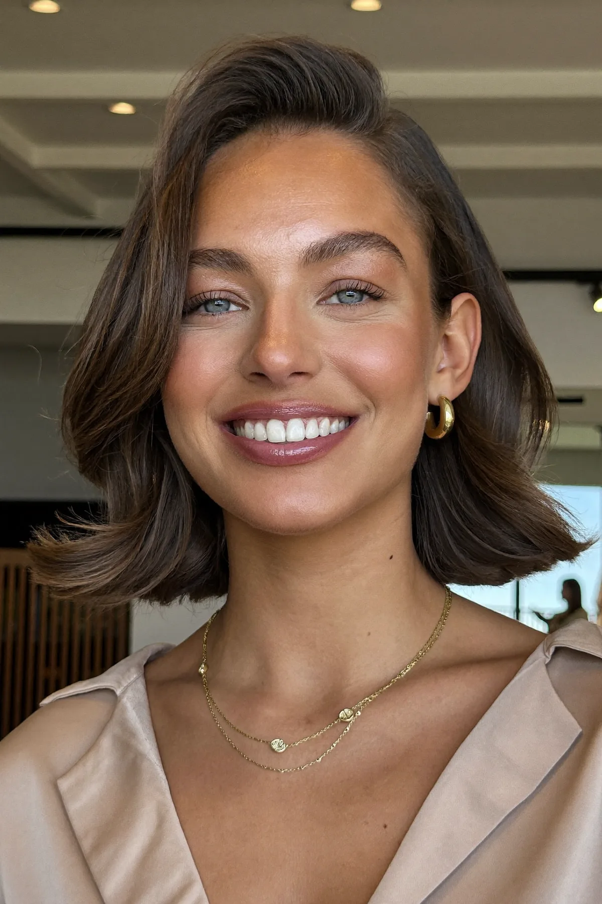 Sleek Chin-Length Natural Brunette Bob for Effortless Elegance