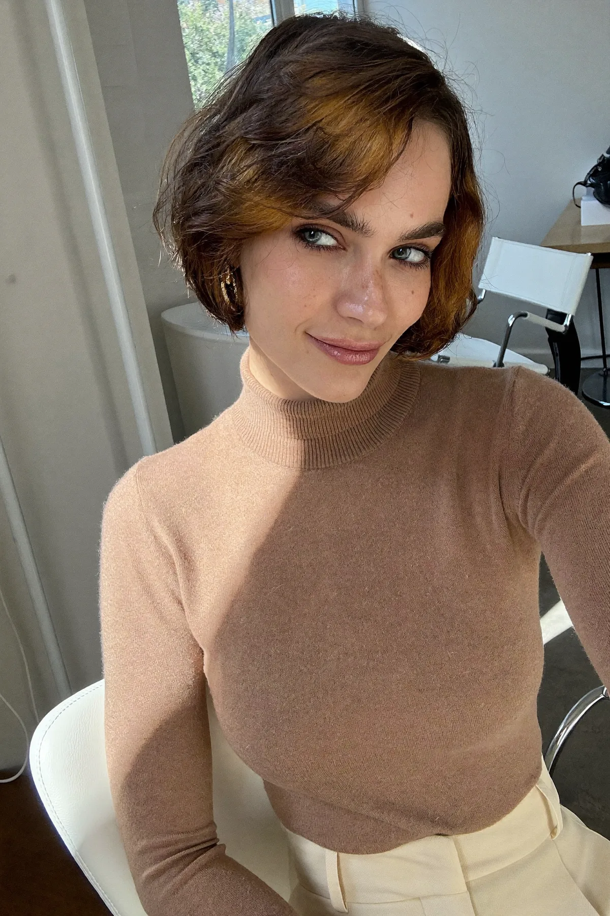 Chin-Length Natural Brunette Bob with Chunky Face-Framing Highlights