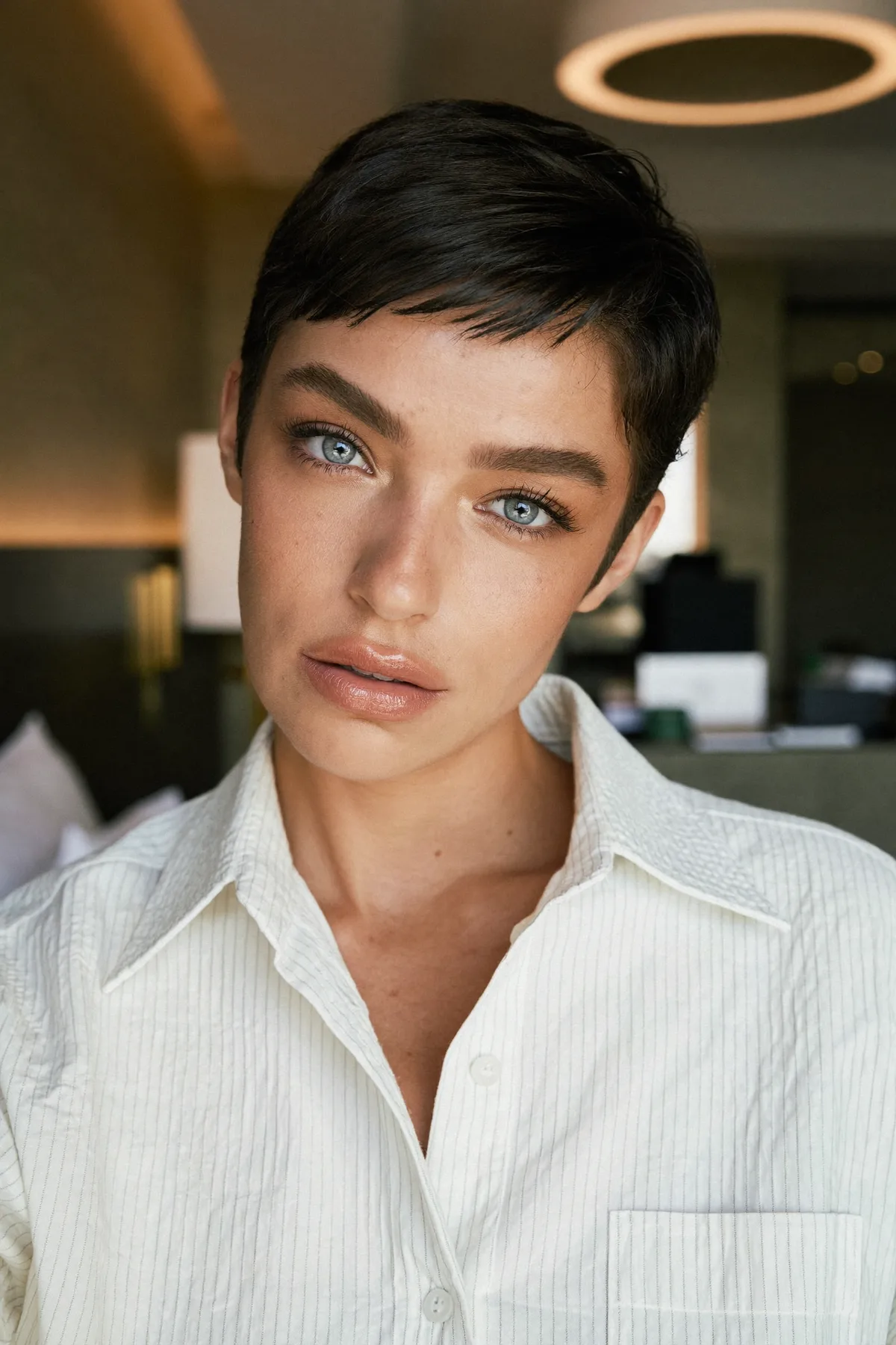 Sleek Straight Natural Brunette Pixie Cut for Effortless Elegance
