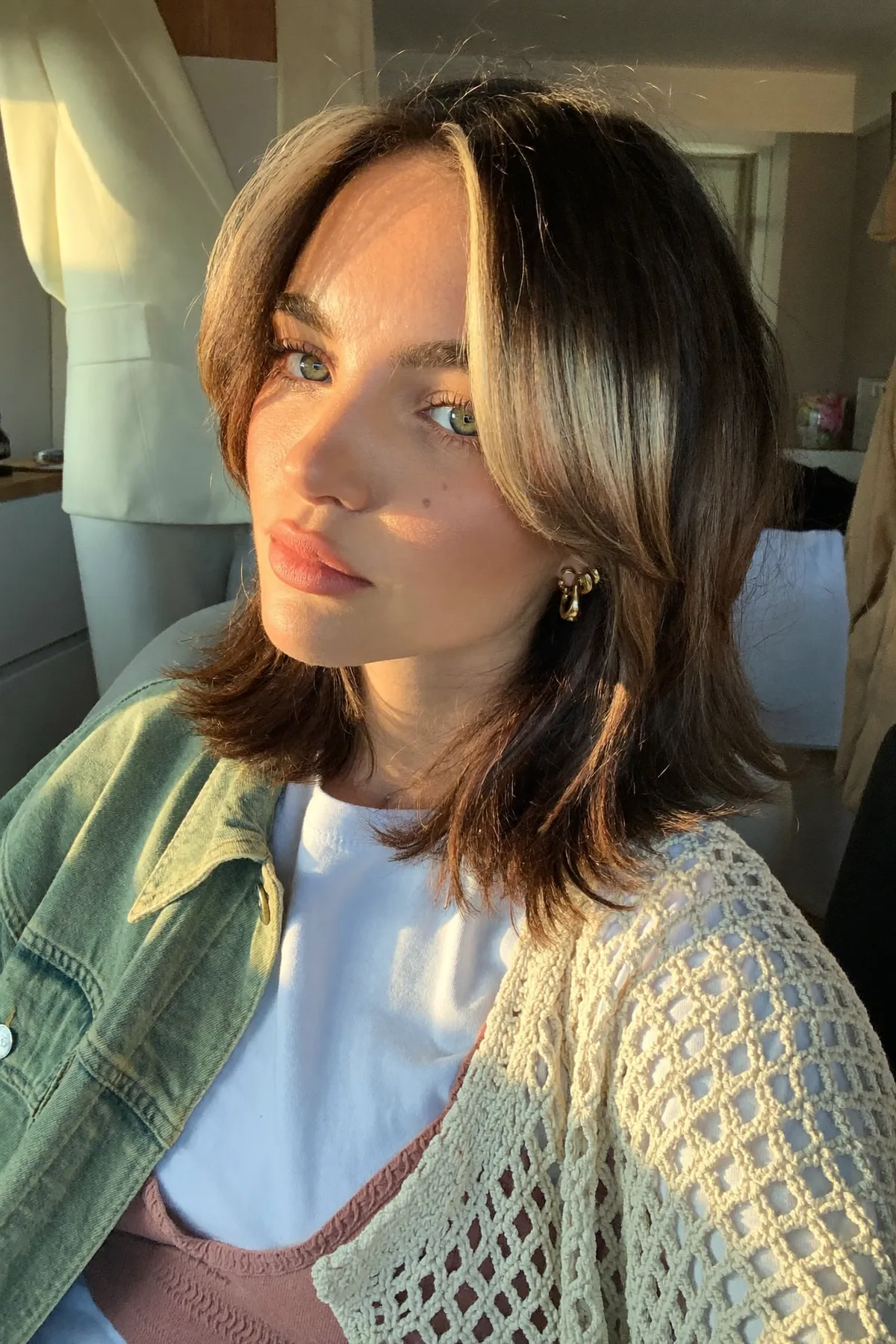 Sleek Straight Natural Brunette Lob with Chunky Face-Framing Highlights