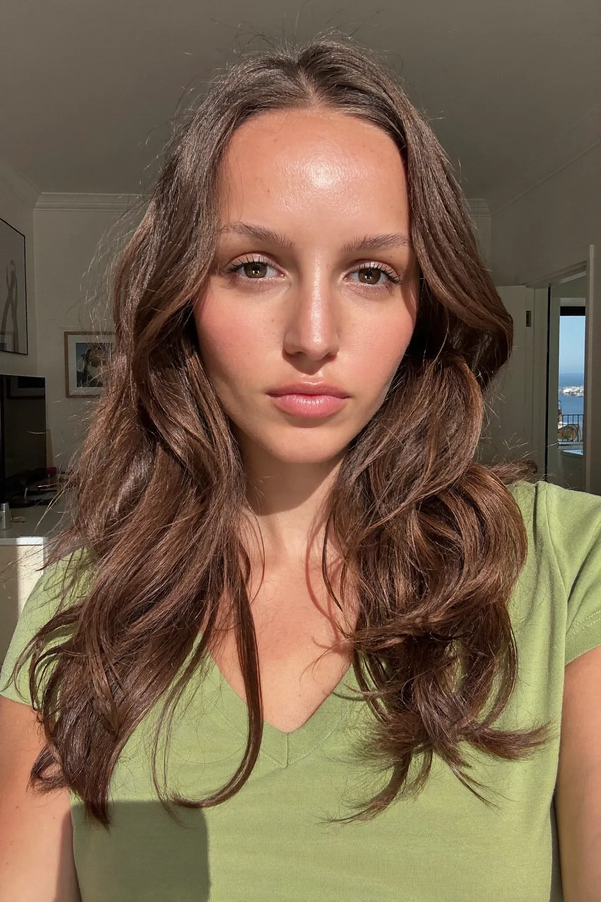 Glossy Natural Brunette Collarbone-Length Lob with Soft Waves