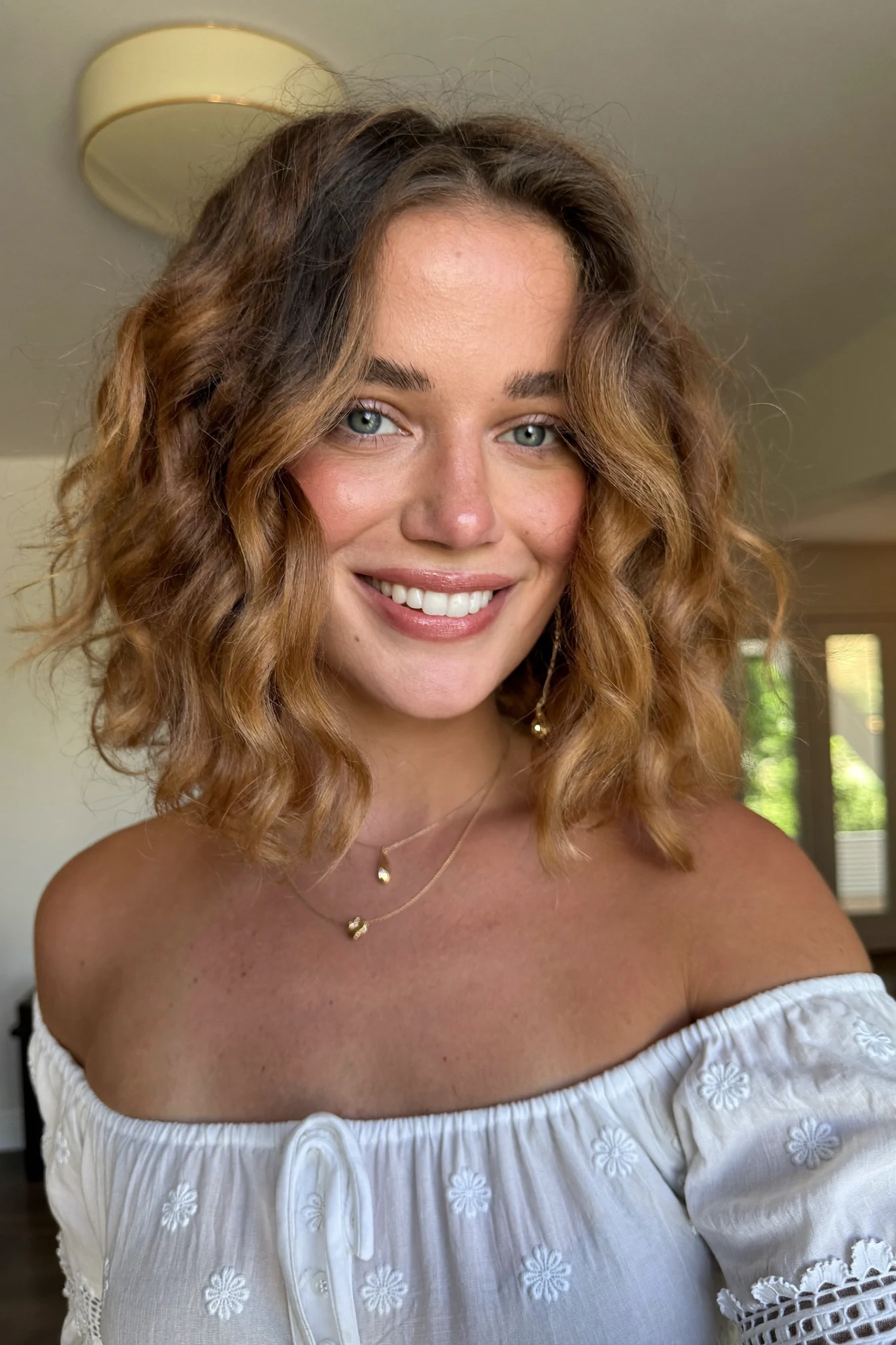 Jaw-Length Lob with Natural Caramel Balayage and Minimal Styling