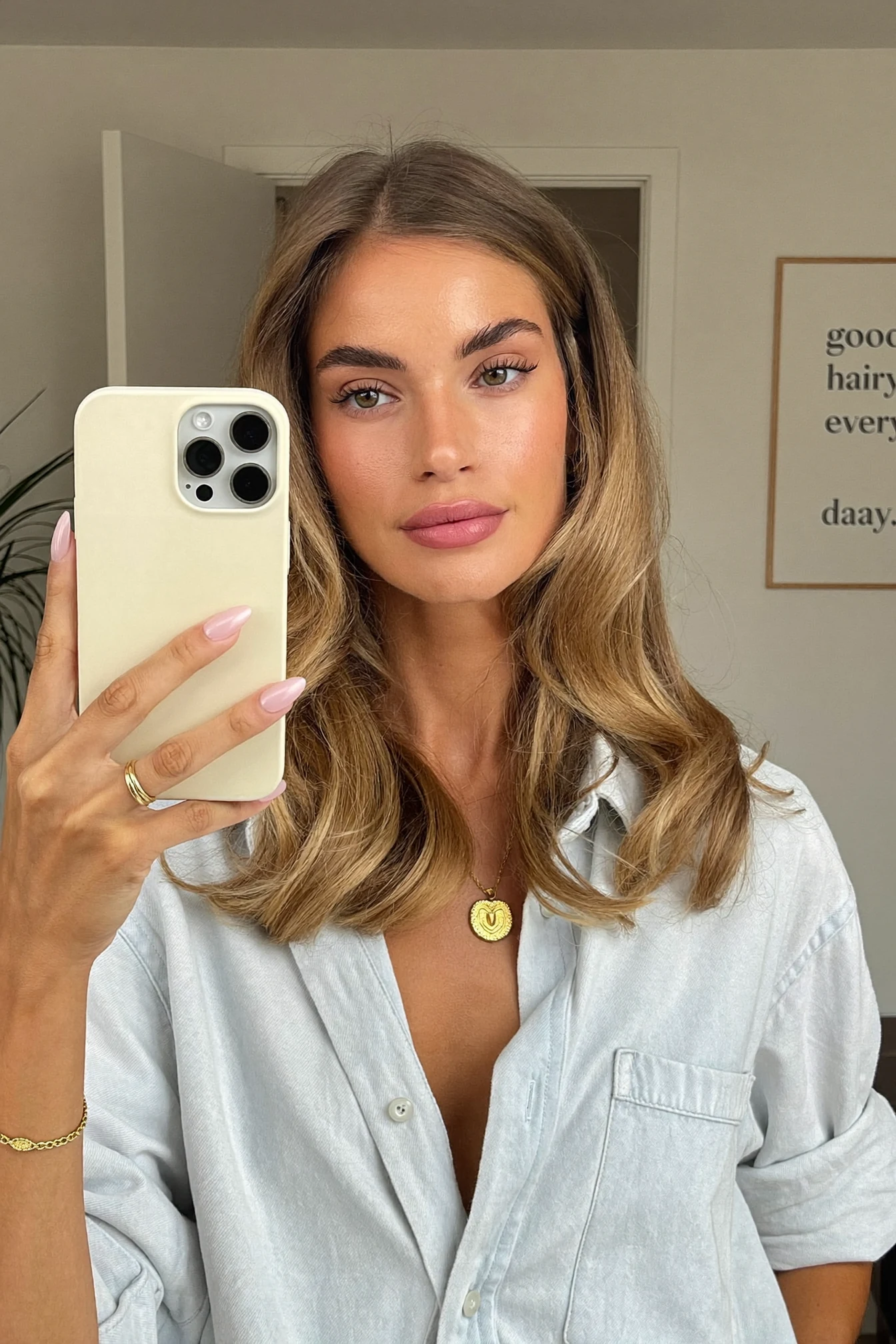 Sleek Blowout on Collarbone Lob