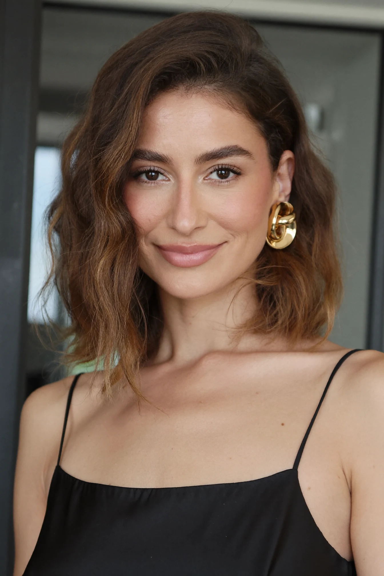 Jaw-Length Bronde Lob with Deep Side Part