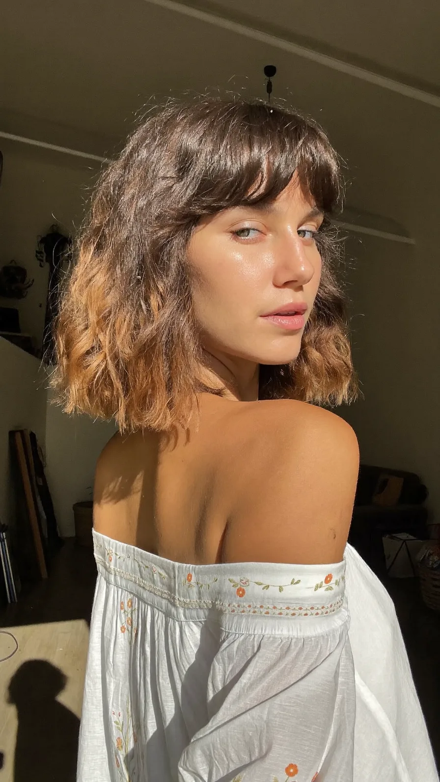 Textured Wavy Bob with Ombre and Curtain Bangs Elegance
